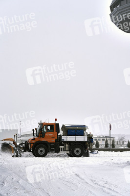 Wintereinbruch am Flughafen in Hannover