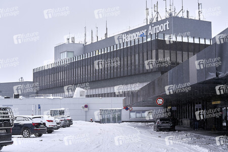 Wintereinbruch am Flughafen in Hannover