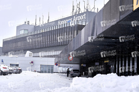 Wintereinbruch am Flughafen in Hannover