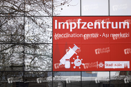 Eröffnung des Impfzentrums in der Koelnmesse in Köln