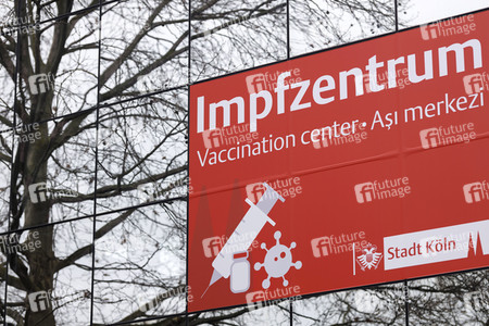 Eröffnung des Impfzentrums in der Koelnmesse in Köln