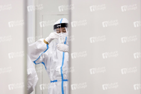 Eröffnung des Impfzentrums in der Koelnmesse in Köln