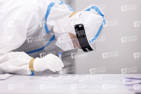 Eröffnung des Impfzentrums in der Koelnmesse in Köln