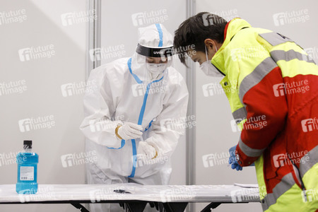 Eröffnung des Impfzentrums in der Koelnmesse in Köln