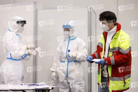 Eröffnung des Impfzentrums in der Koelnmesse in Köln