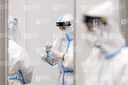 Eröffnung des Impfzentrums in der Koelnmesse in Köln