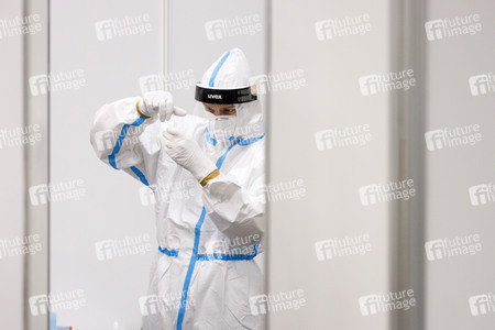 Eröffnung des Impfzentrums in der Koelnmesse in Köln