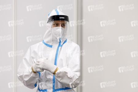 Eröffnung des Impfzentrums in der Koelnmesse in Köln