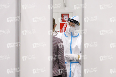 Eröffnung des Impfzentrums in der Koelnmesse in Köln