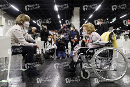 Eröffnung des Impfzentrums in der Koelnmesse in Köln