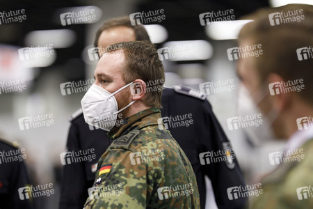 Eröffnung des Impfzentrums in der Koelnmesse in Köln