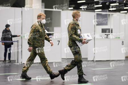 Eröffnung des Impfzentrums in der Koelnmesse in Köln