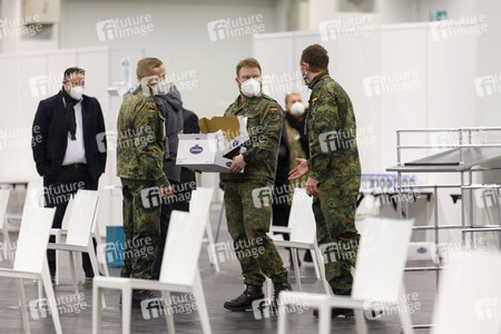 Eröffnung des Impfzentrums in der Koelnmesse in Köln