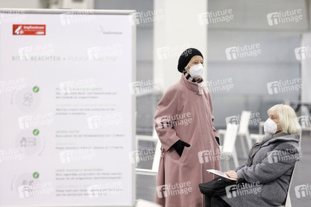 Eröffnung des Impfzentrums in der Koelnmesse in Köln