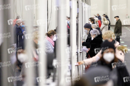 Eröffnung des Impfzentrums in der Koelnmesse in Köln