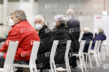 Eröffnung des Impfzentrums in der Koelnmesse in Köln