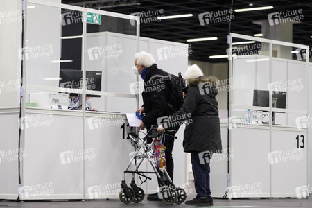 Eröffnung des Impfzentrums in der Koelnmesse in Köln