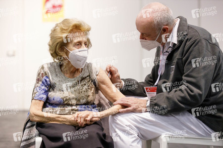 Eröffnung des Impfzentrums in der Koelnmesse in Köln