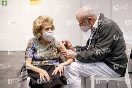 Eröffnung des Impfzentrums in der Koelnmesse in Köln