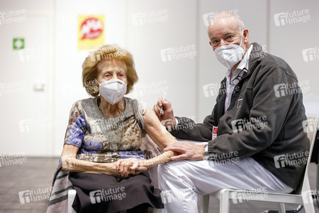 Eröffnung des Impfzentrums in der Koelnmesse in Köln