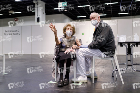 Eröffnung des Impfzentrums in der Koelnmesse in Köln