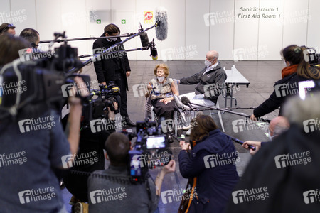 Eröffnung des Impfzentrums in der Koelnmesse in Köln