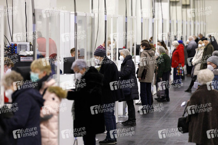Eröffnung des Impfzentrums in der Koelnmesse in Köln