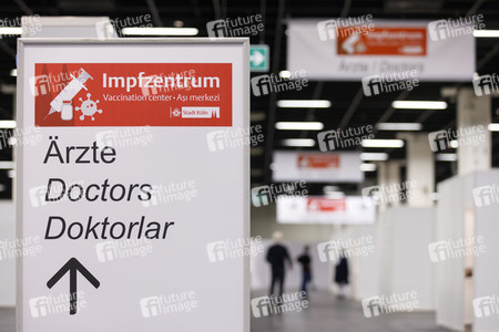 Eröffnung des Impfzentrums in der Koelnmesse in Köln