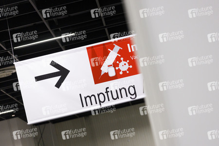 Eröffnung des Impfzentrums in der Koelnmesse in Köln