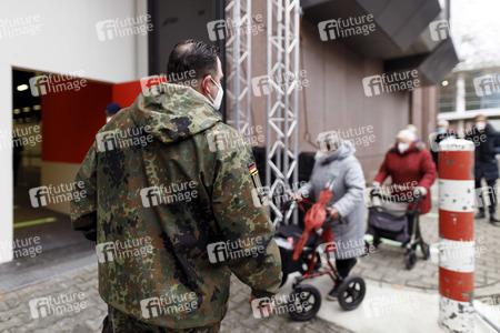 Eröffnung des Impfzentrums in der Koelnmesse in Köln