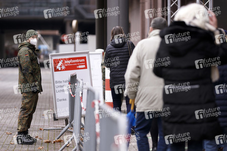 Eröffnung des Impfzentrums in der Koelnmesse in Köln
