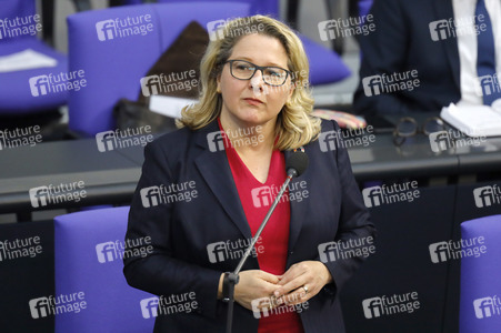 208. Sitzung des Deutschen Bundestages in Berlin