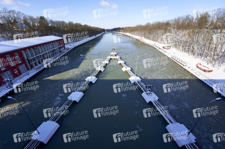 Eingestellter Schiffsverkehr an der Hindenburgschleuse in Hannover