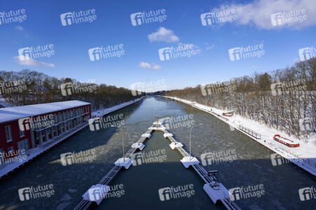 Eingestellter Schiffsverkehr an der Hindenburgschleuse in Hannover