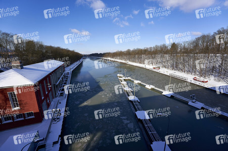 Eingestellter Schiffsverkehr an der Hindenburgschleuse in Hannover