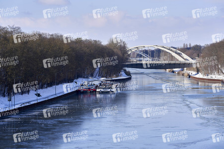 Eingestellter Schiffsverkehr an der Hindenburgschleuse in Hannover