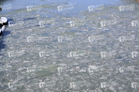 Eingestellter Schiffsverkehr an der Hindenburgschleuse in Hannover