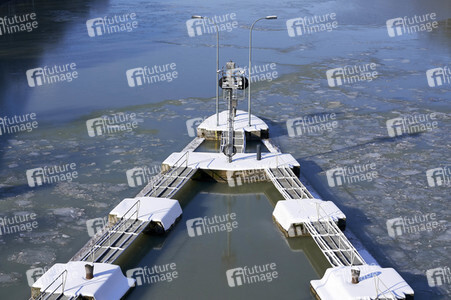 Eingestellter Schiffsverkehr an der Hindenburgschleuse in Hannover