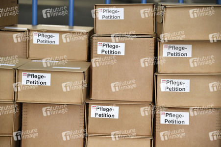 Übergabe Unterschriftenlisten an den Petitionsausschuss des Deutschen Bundestags in Berlin