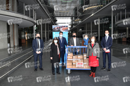 Übergabe Unterschriftenlisten an den Petitionsausschuss des Deutschen Bundestags in Berlin