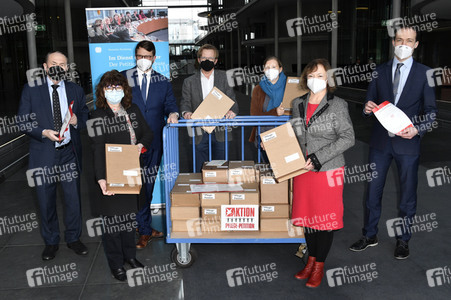 Übergabe Unterschriftenlisten an den Petitionsausschuss des Deutschen Bundestags in Berlin