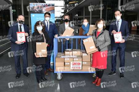 Übergabe Unterschriftenlisten an den Petitionsausschuss des Deutschen Bundestags in Berlin