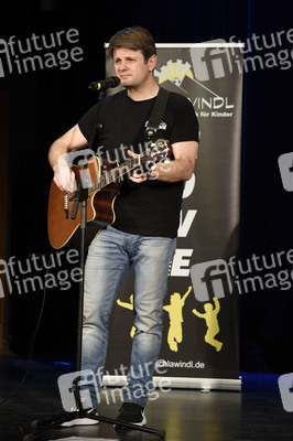 Andi Starek und Andrea Merkert beim 'Schlawindl Move' in Haar