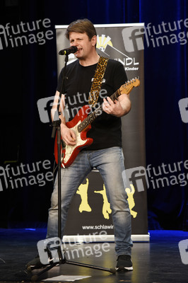 Andi Starek und Andrea Merkert beim 'Schlawindl Move' in Haar