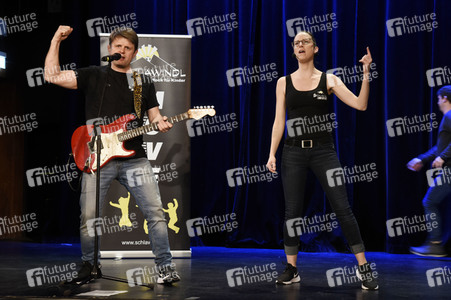 Andi Starek und Andrea Merkert beim 'Schlawindl Move' in Haar