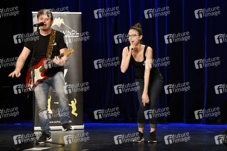 Andi Starek und Andrea Merkert beim 'Schlawindl Move' in Haar