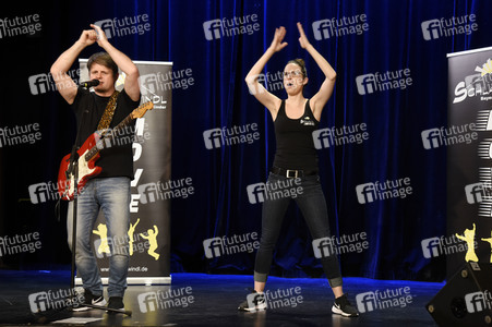 Andi Starek und Andrea Merkert beim 'Schlawindl Move' in Haar