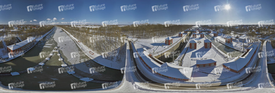 Eingestellter Schiffsverkehr auf dem Mittellandkanal in Hannover