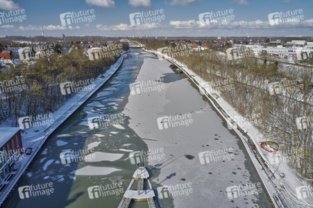 Eingestellter Schiffsverkehr auf dem Mittellandkanal in Hannover