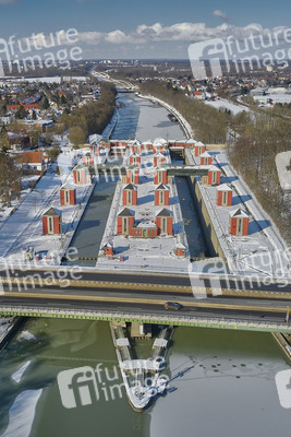 Eingestellter Schiffsverkehr auf dem Mittellandkanal in Hannover